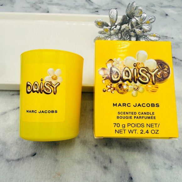 Marc Jacobs Yellow Daisy Bougie Parfumée Scented Candle,Full 70g,2.4oz-BOXED-NEW - Picture 3 of 10
